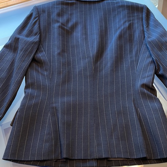 Anne Klein Blue pencil skirt suit, white pin stripe 2 button jacket - Picture 15 of 16